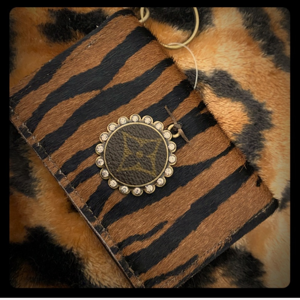 ZEBRA 🦓 HIDE CARD HOLDER L•V•